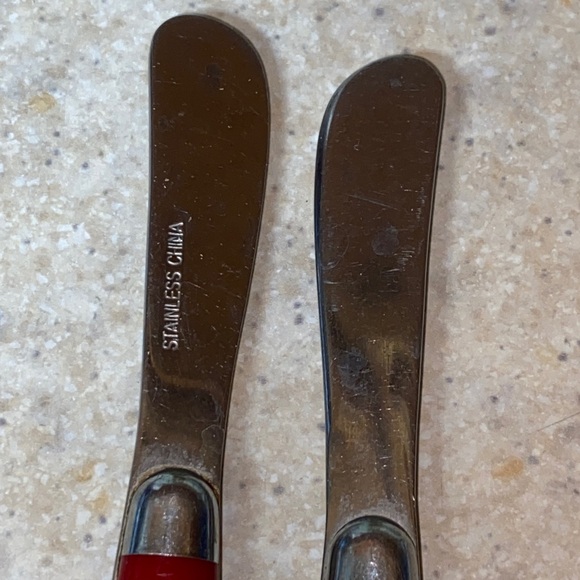 Stainless Steel Spreader with Red Handle - Picture 6 of 7